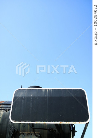 SL保存機　9600形49627の除煙板と青空 100294022