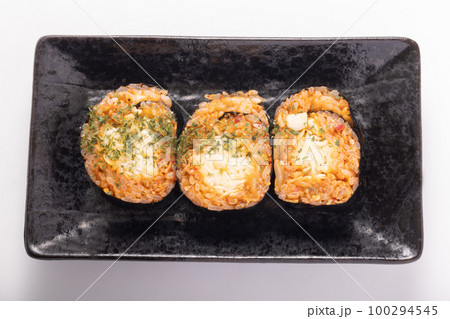 モッツァレラチーズと豚キムチのキンパ 100294545