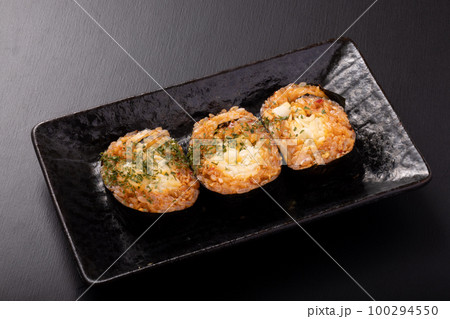 モッツァレラチーズと豚キムチのキンパ モッツァレラチーズと豚キムチのキンパ 100294550