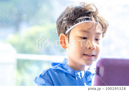 子供 一人で 一人 100295328