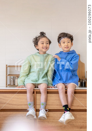 子供 会話 対話 100296073