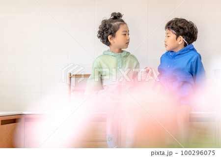 子供 会話 対話 100296075