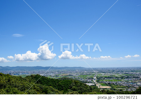 東三河ふるさと公園展望台から渥美半島を眺める 100296721