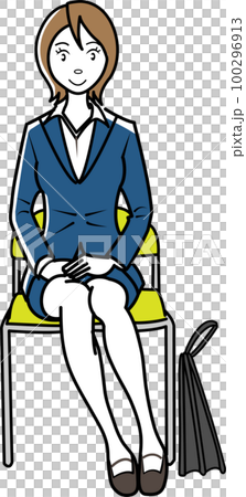 椅子に座るスーツの女性 椅子に座るスーツの女性 100296913