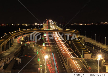 東京湾アクアラインの海ほたるパーキングエリアからの夜景 100297734