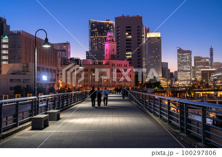 《神奈川県》横浜港町の夜景・象の鼻パーク 100297806