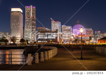 《神奈川県》横浜港町の夜景・象の鼻パーク 100297854