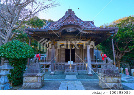 神奈川県鎌倉市腰越の小動神社(こゆるぎじんじゃ)の本殿（拝殿） 100298089