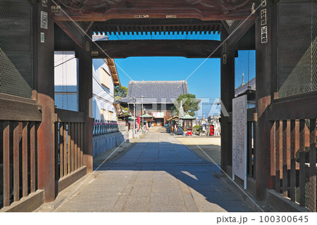 【桑多山 明王院 道隆寺】 (四国霊場第77番札所) 香川県仲多度郡多度津町北鴨 100300645