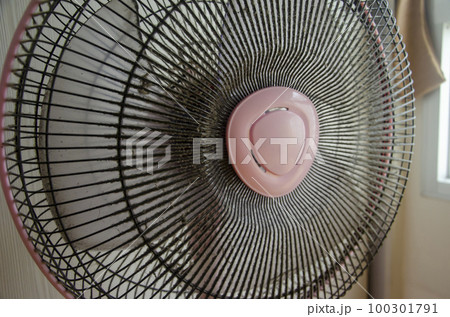 Dust deposits on fan grilles can cause respiratory disease. Dust deposits on fan grilles can cause respiratory disease. 100301791