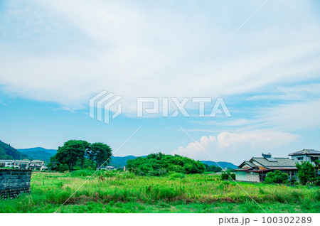夏の田舎風景 夏の田舎風景 100302289