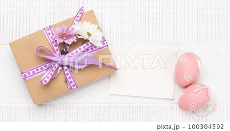 Gift box, Easter eggs and flowers Gift box, Easter eggs and flowers 100304592