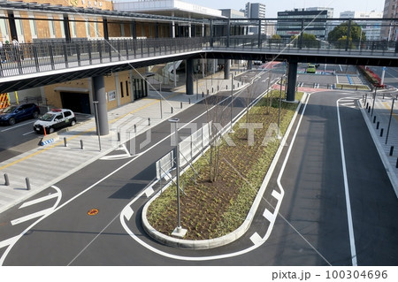 再開発されて整備された多治見駅前 100304696