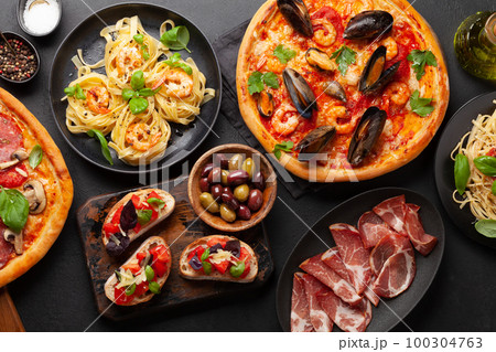 Italian cuisine. Pizza, pasta and toasts 100304763
