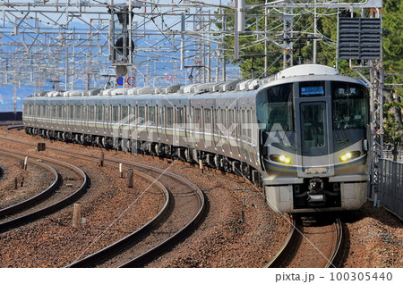 225系100番台 新快速 敦賀行の写真素材 [100305440] - PIXTA