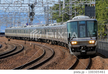 223系2000番台 新快速の写真素材 [100305461] - PIXTA