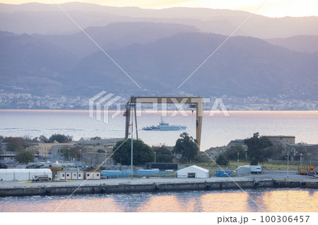Port in a touristic city Messina, Sicilia, Italy. 100306457