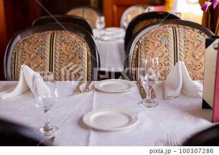 ナパのワイントレインのテーブルセット ナパのワイントレインのテーブルセット 100307286