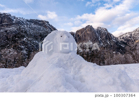 Snowman in Yosemite Snowman in Yosemite 100307364