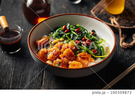 Asian rice dish with shrimp and spinach 100309873