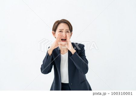 ビジネス　女性　応援　声援 100310001
