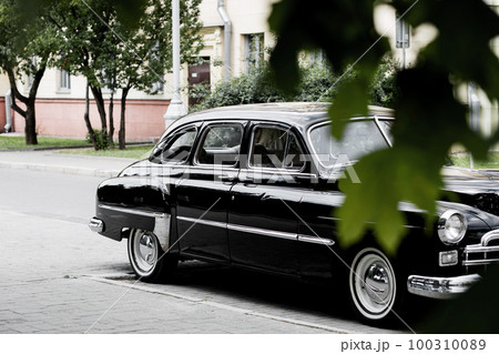 old-fashioned automobile. old-fashioned automobile. 100310089