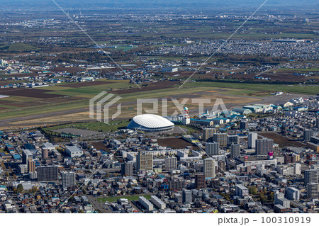 丘珠空港と札幌コミュニティドーム つどーむ 100310919