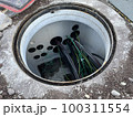 電気のハンドホールの内部の様子 100311554