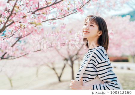 桜と大学生 桜と大学生 100312160