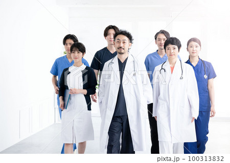 医療系で使いやすいドクターのイメージ　総回診 100313832