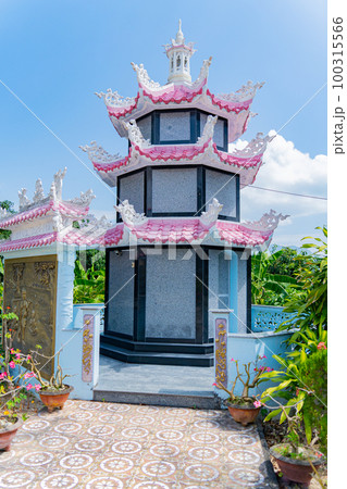 Pagoda in Vietnam 100315566