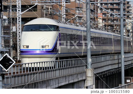 『浦和』を経て日光へ向かう…東武特急『スペーシア』 豪華特急で新宿から日光・鬼怒川へ 『浦和』を経て日光へ向かう…東武特急『スペーシア』 豪華特急で新宿から日光・鬼怒川へ 100315580