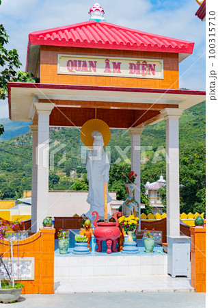 Pagoda in Vietnam 100315710