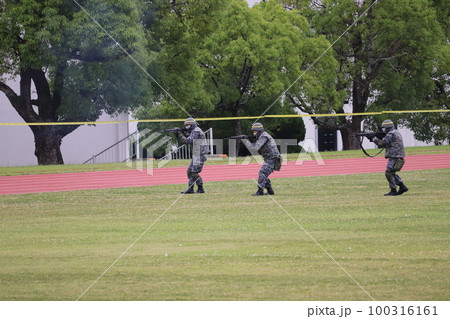航空自衛隊奈良基地での戦闘訓練展示 航空自衛隊奈良基地での戦闘訓練展示 100316161