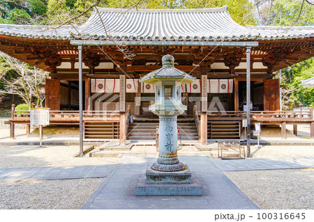 【奈良県】奈良市 霊山寺 本堂  (2023/03/10撮影) 100316645