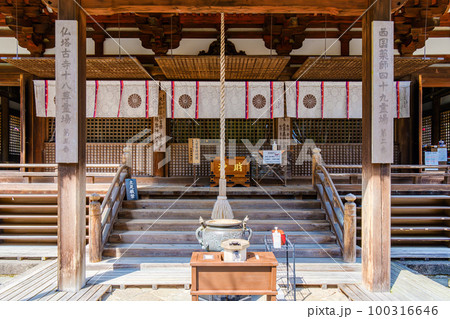 【奈良県】奈良市 霊山寺 本堂  (2023/03/10撮影) 100316646