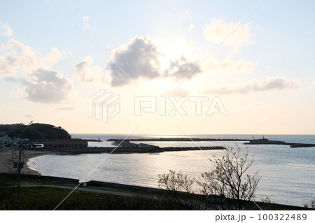 尼御前SA下りからの日本海_夕日2 100322489