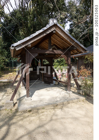 大阪・江坂の半跏思惟地蔵尊(2023年3月5日撮影) 大阪・江坂の半跏思惟地蔵尊(2023年3月5日撮影) 100325063