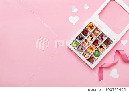 Valentine day composition 100325406