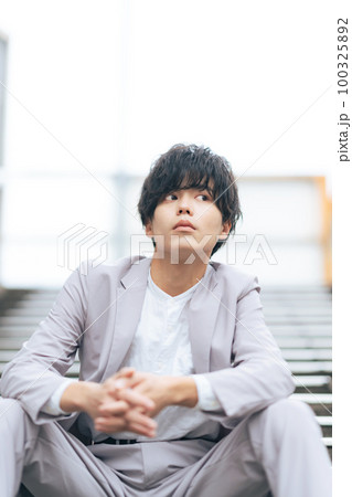 男性のポートレート 100325892