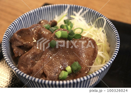 仙台のねぎ牛タン丼 100326024