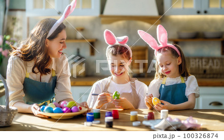 happy family at Easter 100326874