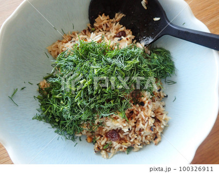 キャベツのサルマ用のライス キャベツのサルマ用のライス 100326911