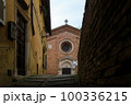 Narrow alleys in Urbino, renaissance italian city in Marche region 100336215