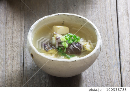 豆腐と茄子の味噌汁 豆腐と茄子の味噌汁 100338783