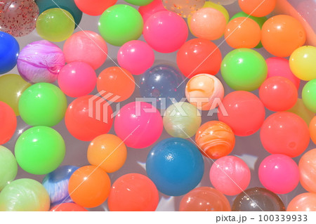 カラフルなスーパーボール カラフルなスーパーボール 100339933