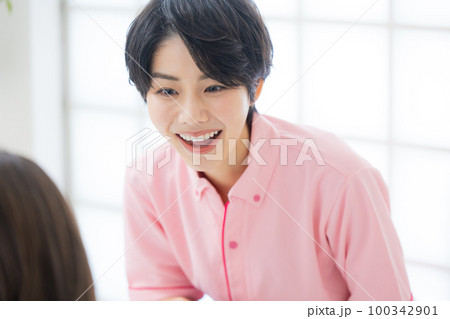 ポロシャツのスタッフ 100342901