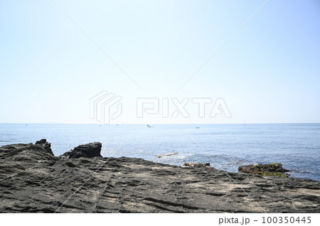 神奈川県城ヶ島から見た海の風景 100350445