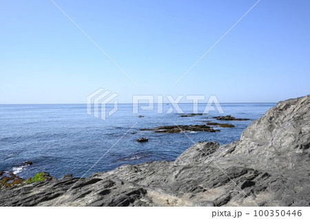 神奈川県城ヶ島から見た海の風景 100350446