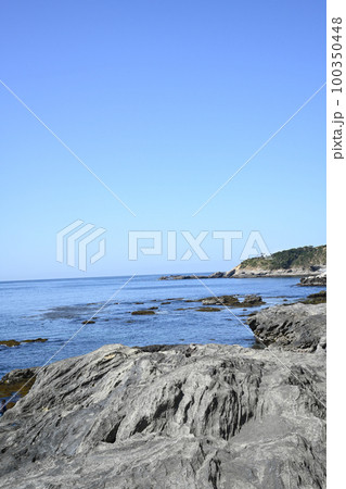 神奈川県城ヶ島から見た海の風景 100350448